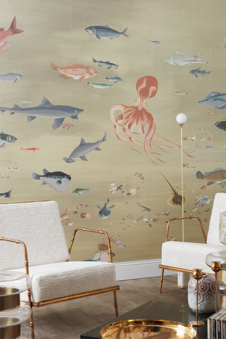 Le motif Ito, collection « Grand Angle », invite à une visite sous-marine. Décor de (l x h) 280 x 330 cm (Nobilis) en quatre lés.
