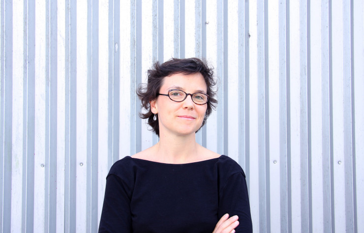 Après des études à l’ESSEC et à Sciences Po, puis une année au Parlement de Tokyo, Constance Guisset choisit finalement de se consacrer au design et fonde son studio à Paris en 2009.