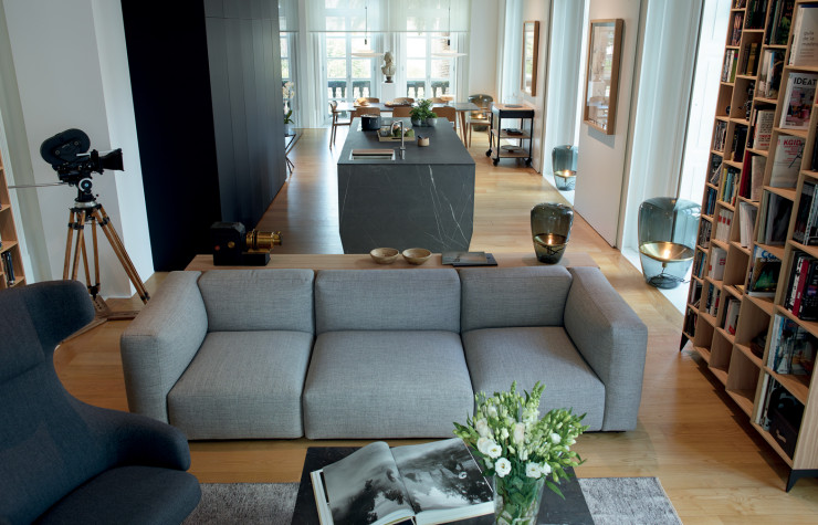 La lumière dans laquelle baigne ce grand appartement privé se prête parfaitement à la mise en espace des solutions d’aménagement haut de gamme d’EBA.