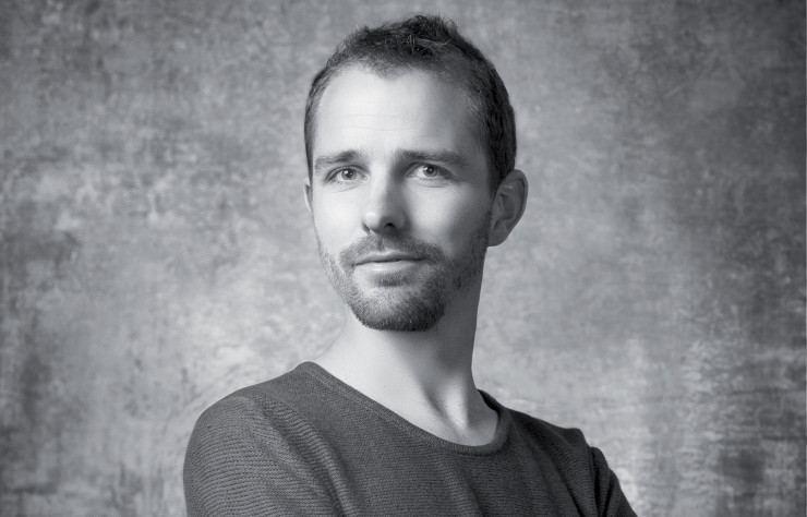 D’origine allemande, Maarten Baas a grandi dès son plus jeune âge au Pays-Bas et compte aujourd’hui parmi les figures majeures du design néerlandais.