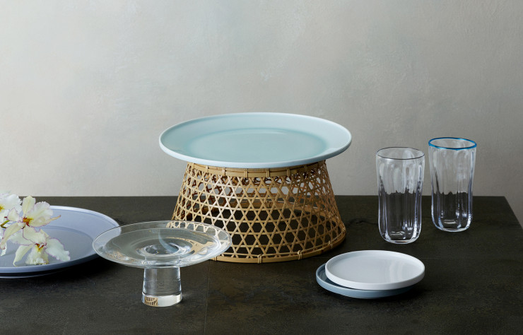 Verres Yuragi, assiettes Tamari, panier Kasane et récipient à eau Hydrangea de Shizuka Tatsuno (Korai/Huls).
