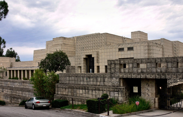 La maison Ennis et ses imposants modules de béton préfabriqués mis au point par Franck Lloyd Wright.