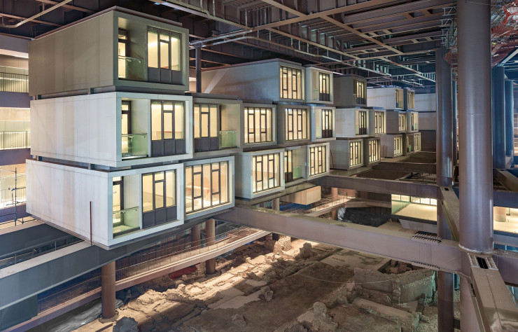 La structure et les modules des chambres ont été préfabriqués afin de réduire les nuisances du chantier vis à vis du site historique.
