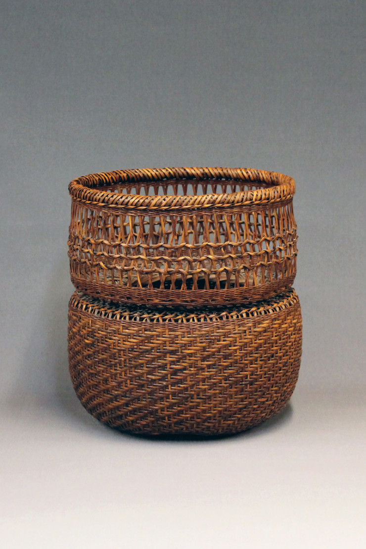 On compte aujourd’hui, au Japon, moins d’une centaine d’artisans d’art spécialisés dans le bambou. Parmi les Trésors nationaux vivants souvent exposés dans le monde, Soho Katsushiro.