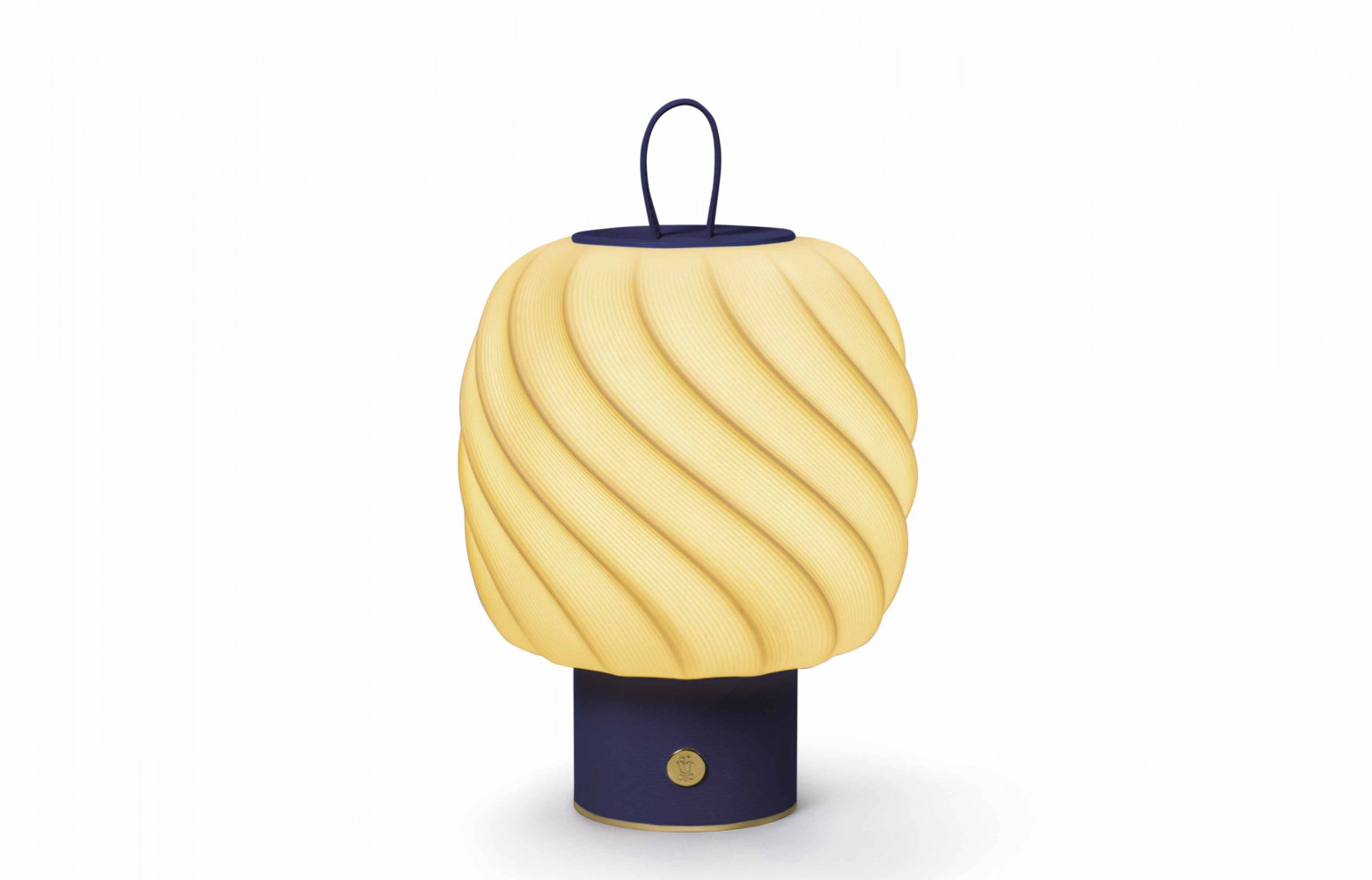 La céramique de la lampe Ice Cream reproduit les ondulations d’une glace à l’italienne. 500 €, Lladro.