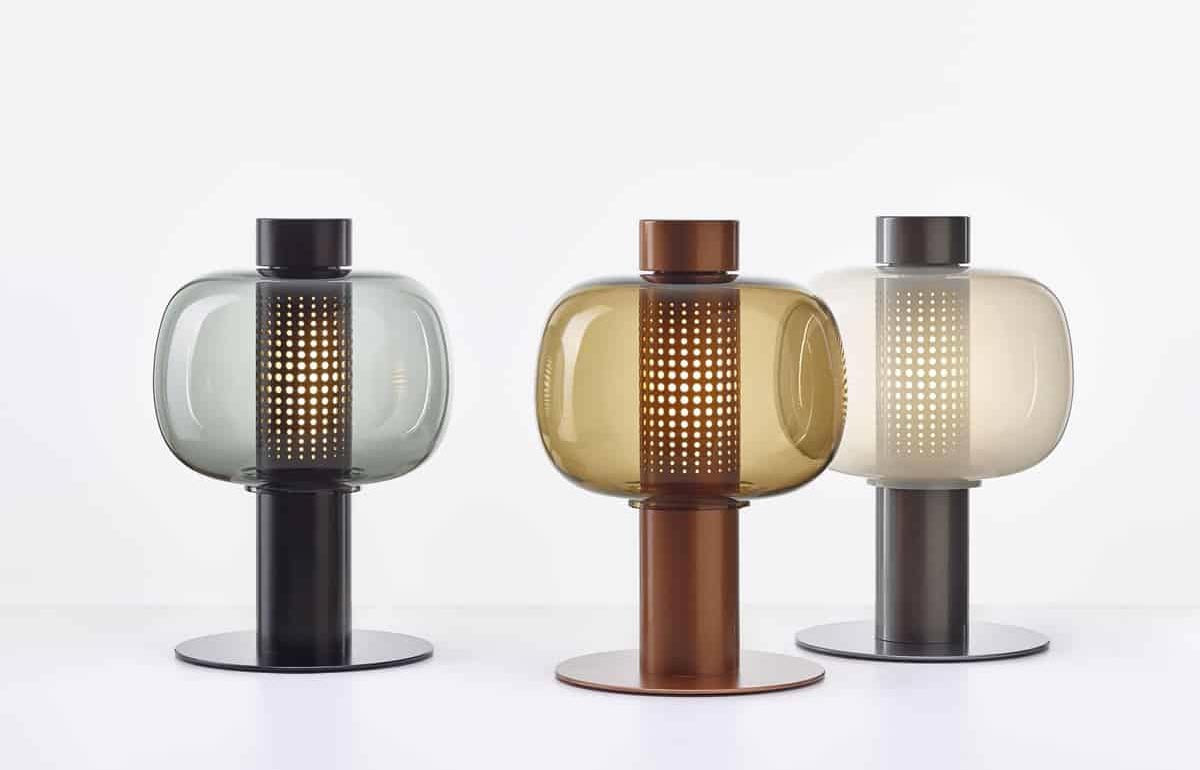 Baladeuse Bonbori inspirée des lanternes en papier japonaises. Socle disponible en trois matériaux différents. 1 200 €,...