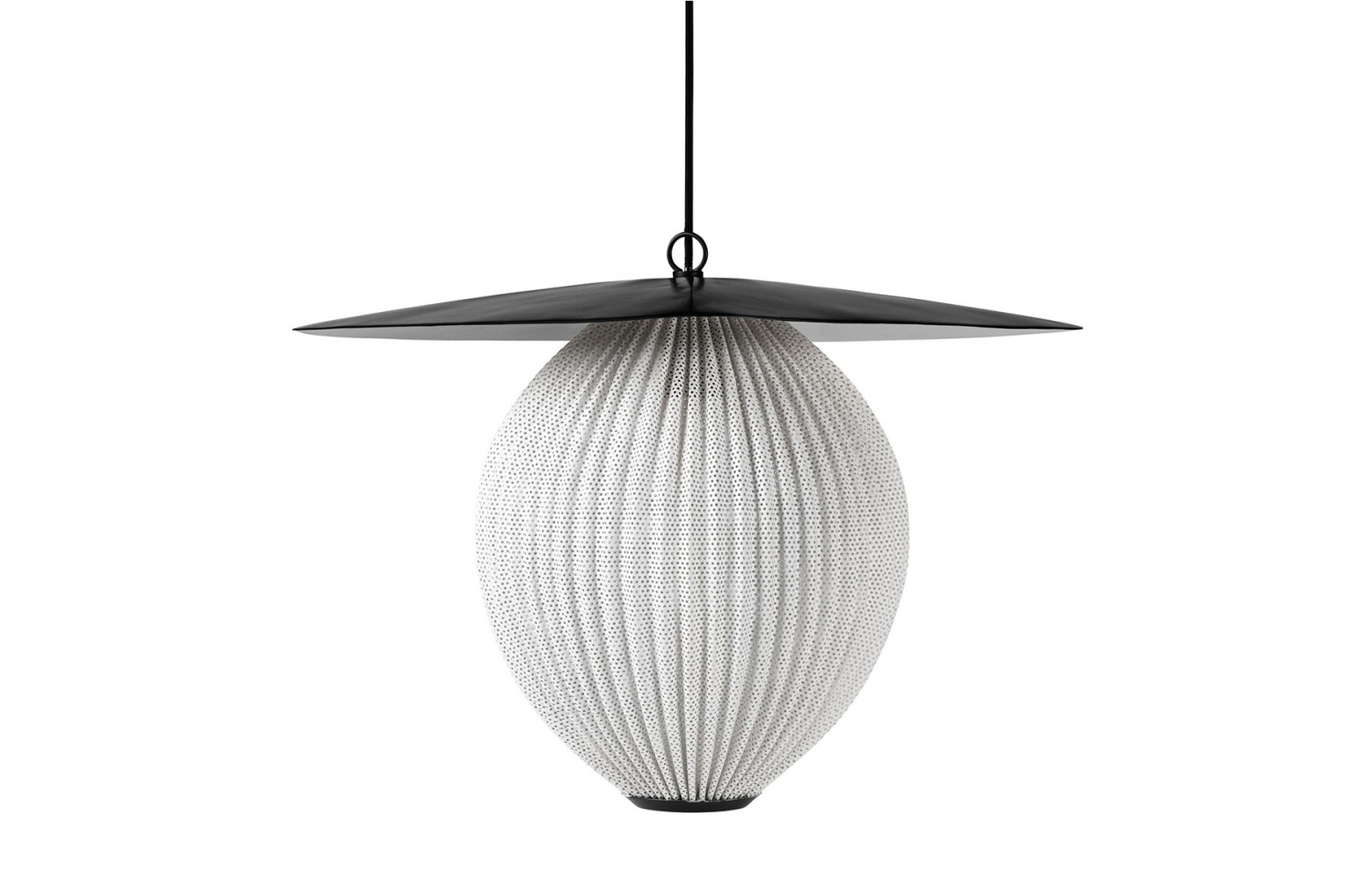 Suspension Satellite en acier inoxydable, design Mathieu Matégot, 889 €. Gubi sur Madeindesign.com