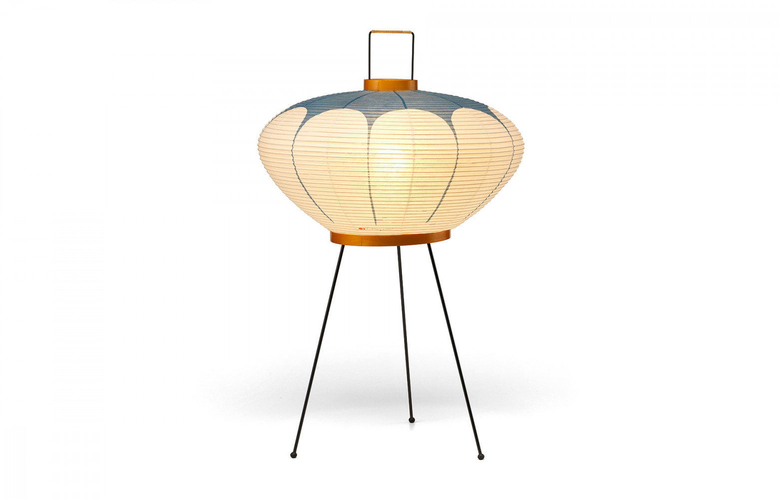 Lampe à poser Araki 9AD en papier washi, bambou et fil d’acier, design Isamu Noguchi, 569 €....