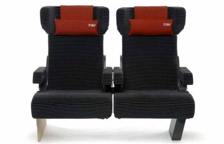 Les sièges de première classe du TGV Duplex (1997), aujourd’hui exposés au MAD Paris dans la salle consacrée à Roger Tallon.