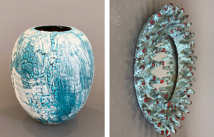 Karen Swami signe quatre pièces au sein de la collection « Homemade », dont ce vase et ce miroir en grès émaillé.