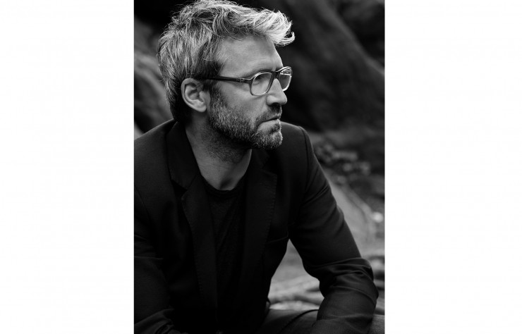 Mentor de l’opération, le designer Noé-Duchaufour Lawrence a déjà démontré son intérêt pour le verre…