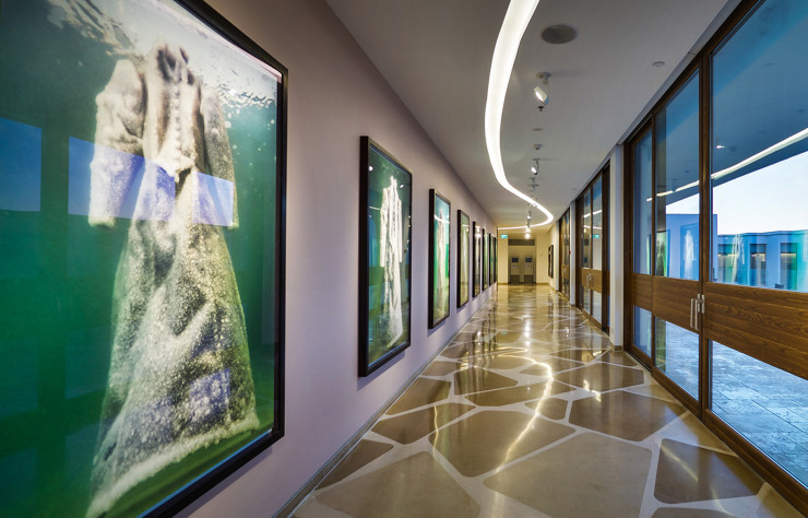 L’Elma Arts Complex Luxury Hotel, en Israël, est un établissement hôtelier doublé d’un complexe artistique installé dans une architecture brutaliste restaurée.