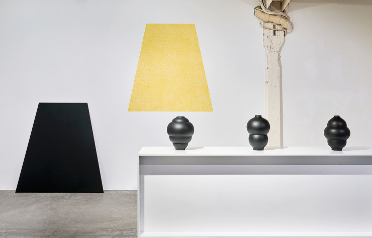 Vases Plump en faïence émaillée.