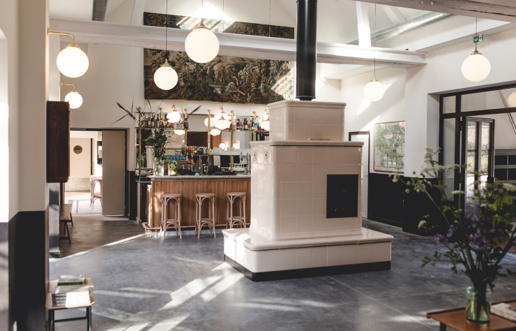 Sans effet de style, le Barn inspire une certaine idée d’un confort sensible, organique et tactile.