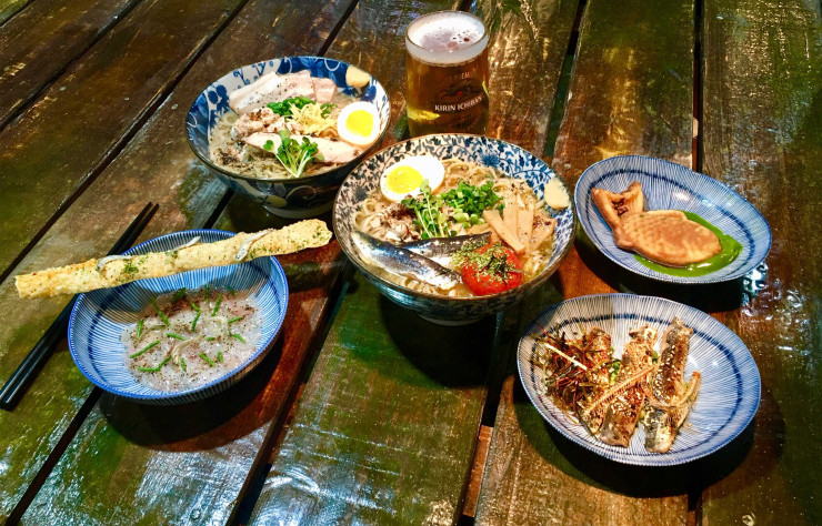 Nouilles maison de blé, porc basque, soja de qualité, miso de Kyoto : les produits proviennent des meilleurs terroirs français et japonais.