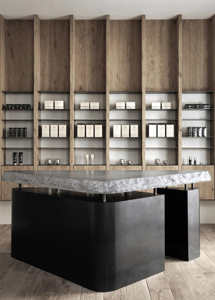 Emmanuelle Simon a entièrement conçu l’intérieur du spa Evidens de Beauté (Paris XVIe), mêlant bois sablé, pierre bleue du Hainaut, raku, métal patiné, laiton brossé…