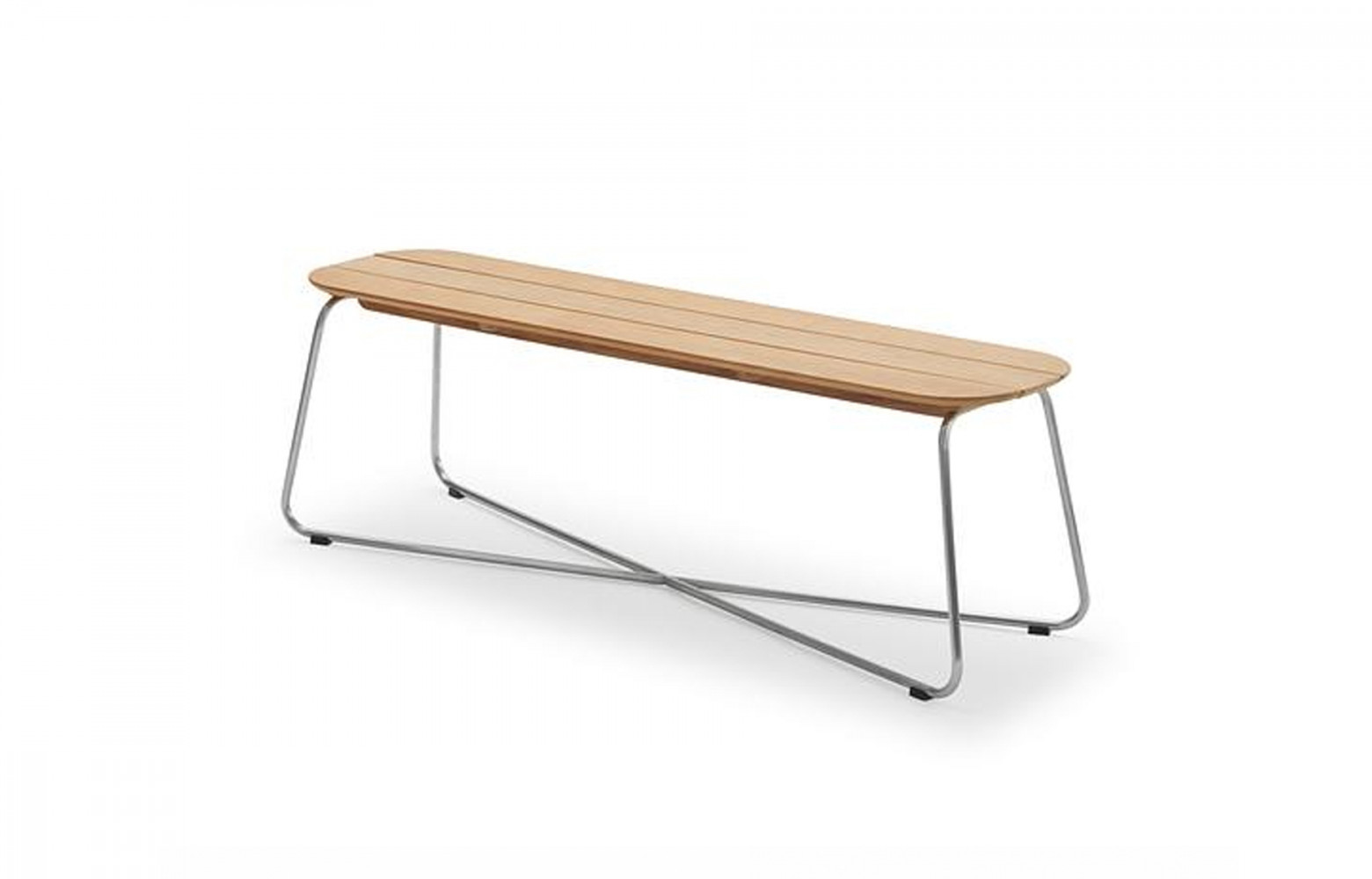 Banc Lilum, en teck et acier inoxydable, design BIG. 845 €. Skagerak.
