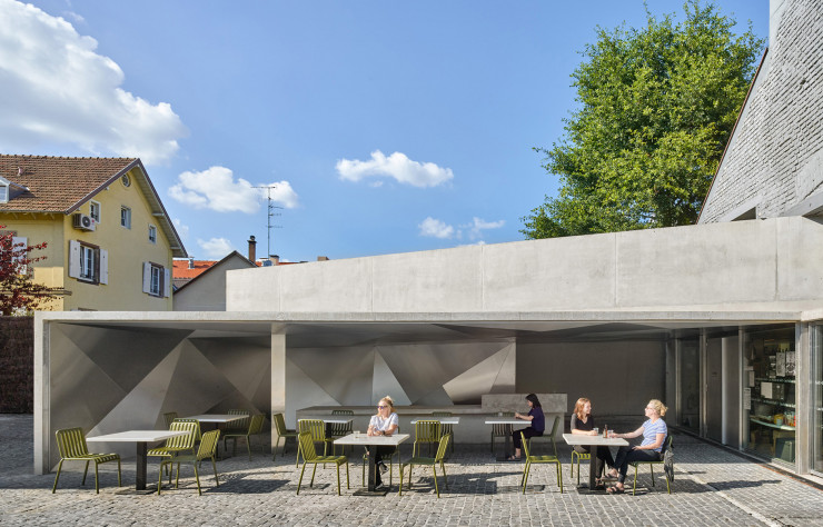 Avec son bar d’été, ses commerces et ses expositions, le lieu vise à devenir un nouveau point de ralliement pour les 30 000 âmes de la communes de Schiltigheim.