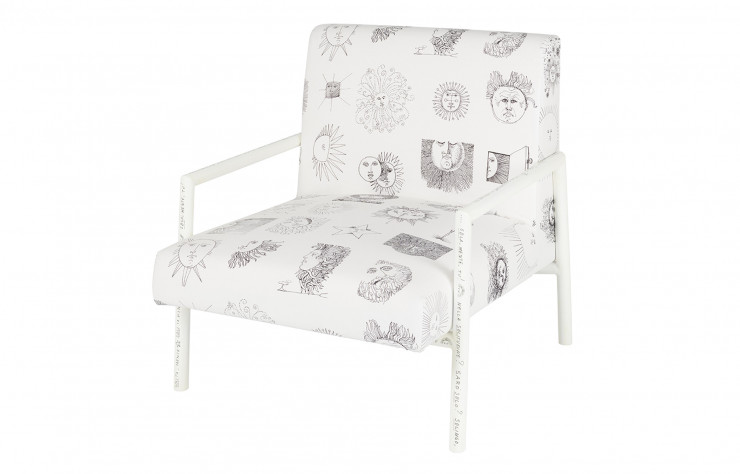 Fauteuil Insoliti Saloti, habillé d’un textile de la gamme Solitario.