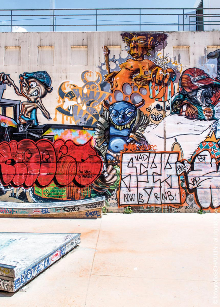 Direction la Friche la Belle de Mai, aménagée dans une usine de tabac du XIXe siècle, qui accueille expositions et spectacles.