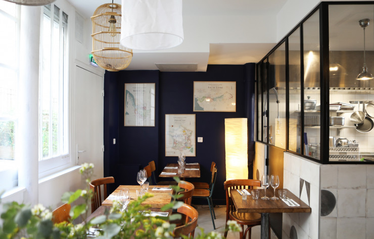 Comme à la maison, le P’tit’ Pinard n’impose pas de déco grandiloquente, plutôt des petites touches posées par les tauliers.