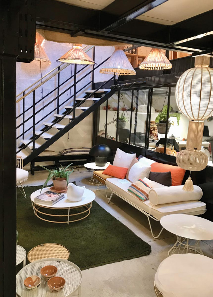 Olivier Amsellem et Charlotte Brunet ont imaginé le concept-store Jogging, devenu la Mecque locale de la création. Le lieu multiplie expos, pop-up et événements. À la belle saison, une délicieuse terrasse-jardin accueille un restaurant éphémère.