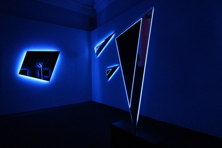 L’installation lumineuse de Nanda Vigo au Palazzo Reale de Milan.
