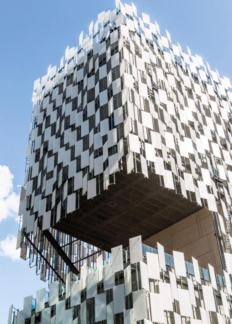 Implanté à la Joliette, à la lisière du nouveau quartier Euroméditerranée, le FRAC a été conçu par l’architecte japonais Kengo Kuma. Fidèle à sa vocation de laboratoire d’expérimentation artistique, il propose de nombreuses expositions.