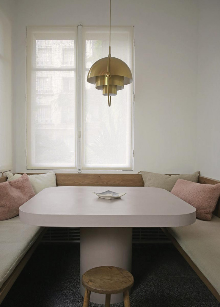 L’aménagement d’un pied-à-terre parisien de 27 m2 ? Un défi relevé haut la main par la designer et architecte d’intérieur,qui signe là, comme dans la plupart de ses projets de décoration, une œuvre quasi totale.