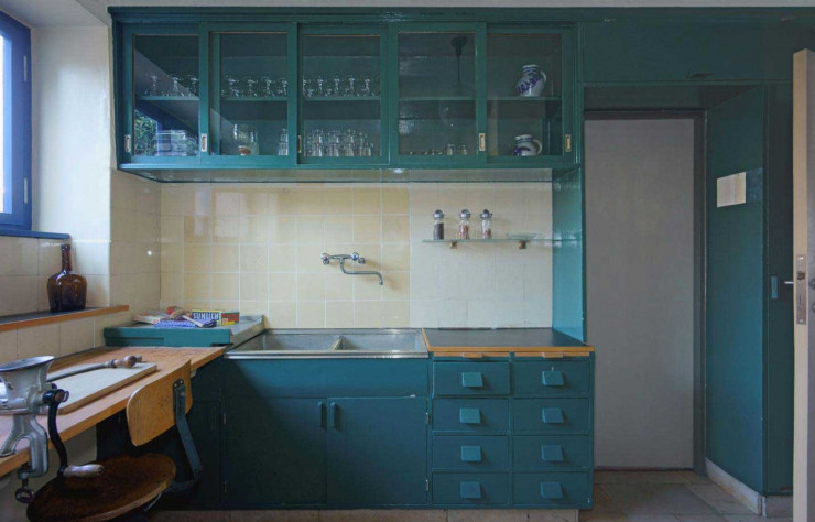 La Frankfurter Kitchen bouleverse les mœurs et la vie des femmes du XXe siècle.