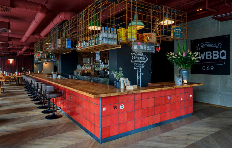 Le restaurant Chicago Williams partage sa passion pour les grillades dans un cadre chaleureux.