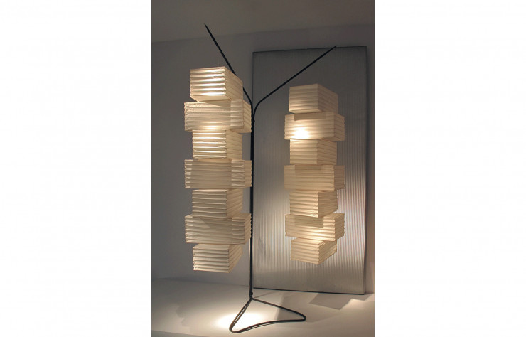 Luminaire de Charlotte Perriand et Isamu Noguchi (1962).