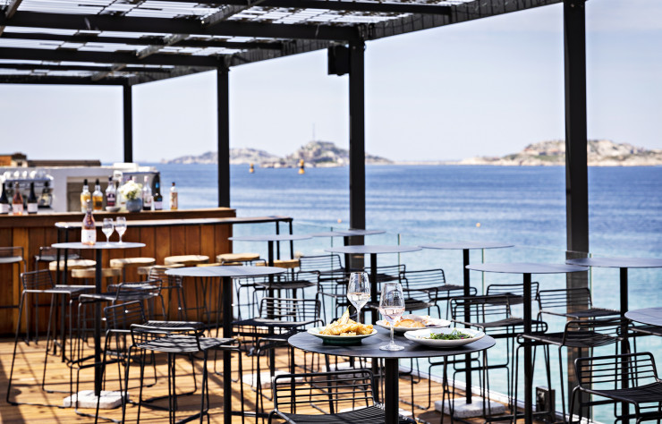 Le toit de l’hôtel Les Bords de Mer offre une vue sans pareille sur la mer.