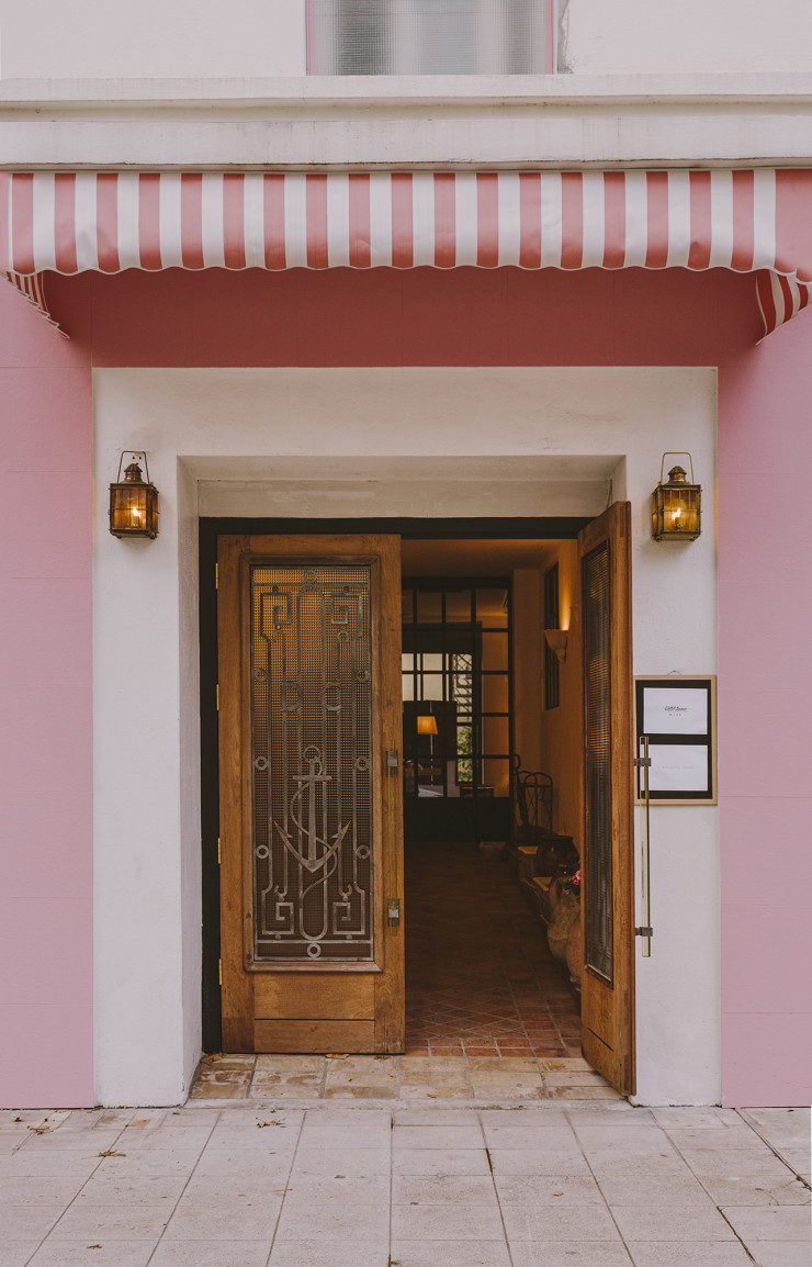 Entre bohème et bonbon acidulé, l’hôtel Amour Nice ne cesse de jouer les bipolaires.