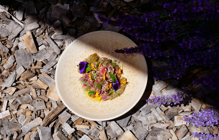 Le fameux tartare de thon et son aubergine fumée.