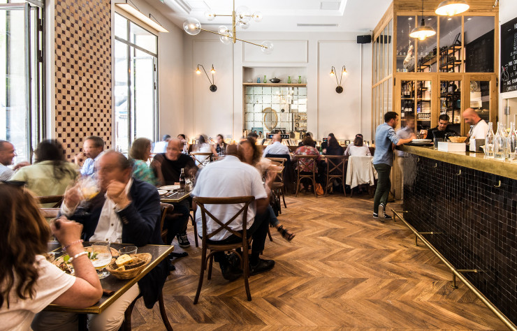 Le restaurant marseillais agencé par MAAD est aussi le cadre de fréquents afterworks.