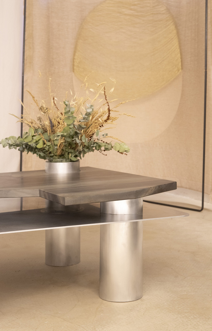 Table en aluminium et granit de 13Desserts (2020).