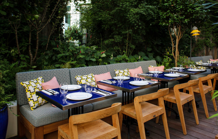 La terrasse du Ballu offre un écrin de fraîcheur dans Paris.