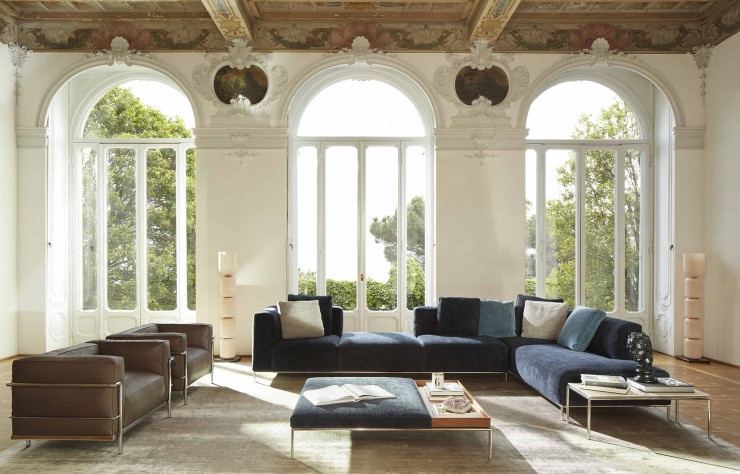 Canapé Mex-Hi en tissu et acier, design Piero Lissoni, à partir de 13 135 €. Cassina.