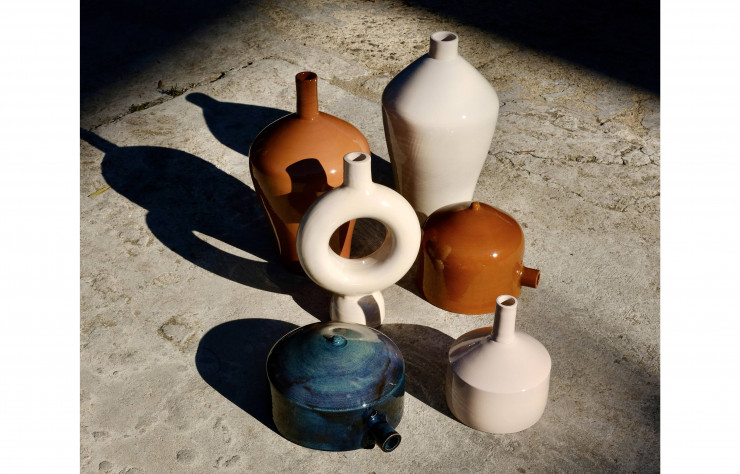 « Abba Est Vira », une collection de vases réalisée en collaboration avec les céramistes sardes Walter et Elvio Usai.