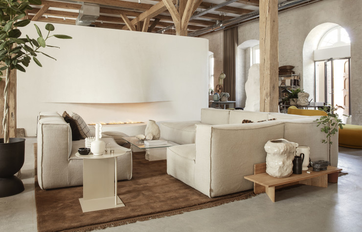 Parmi les nombreux showrooms de ce quartier de Copenhague, celui de Ferm Living impressionne par sa taille et la diversité de son offre.