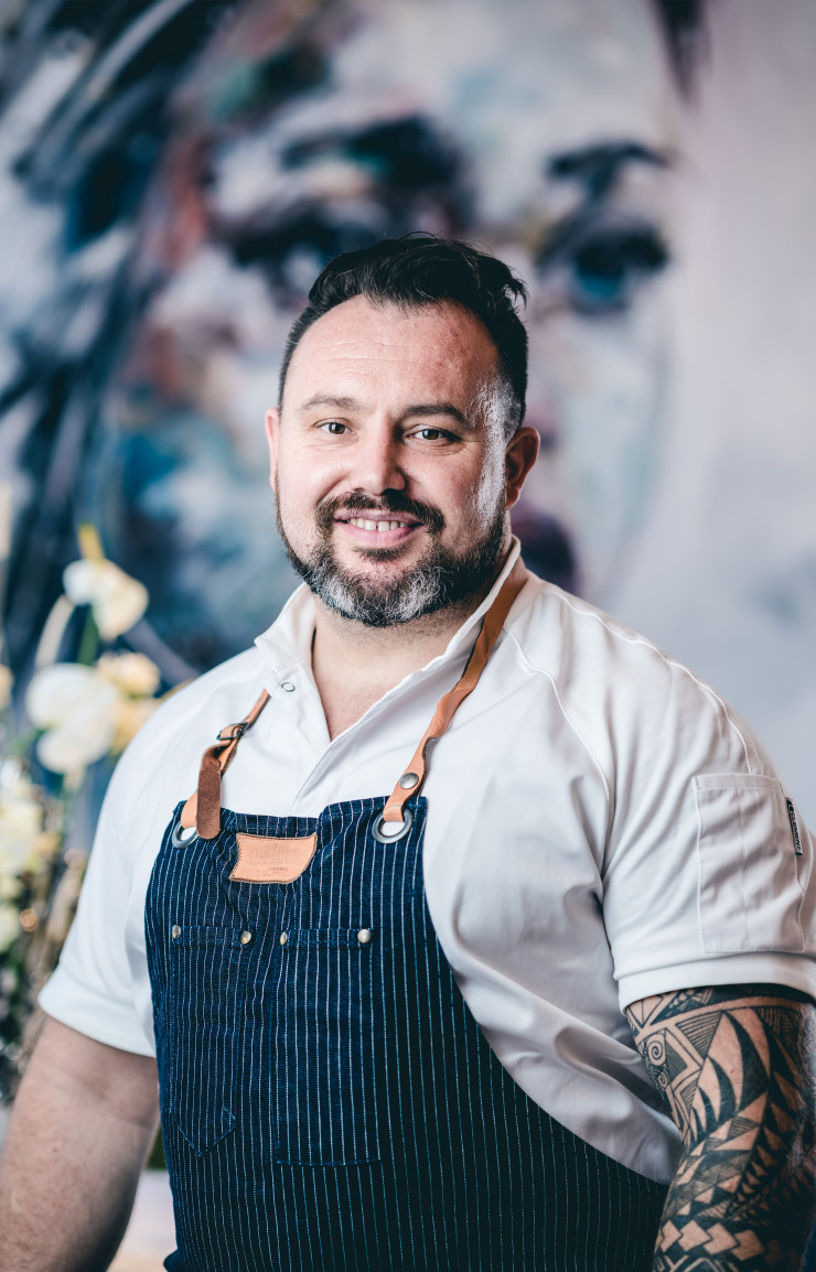 Au sein du Château de la Gaude, le chef étoilé Matthieu Dupuis-Baumal est aux commandes de deux restaurants, Le Art et La Source.