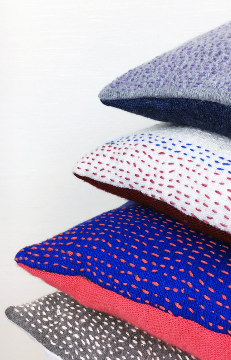 Coussin en cachemire recyclé.