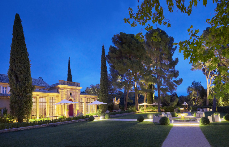 Cette ancienne bastide du XVIIIe siècle dispose de chambres et de suites décorées d’œuvres d’art.