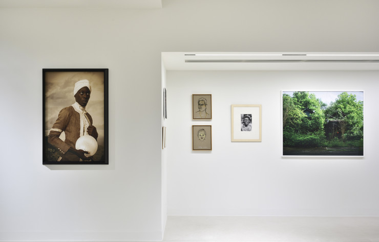 Au premier plan « Angelo Soliman », portrait d’Omar Victor Diop (2014).