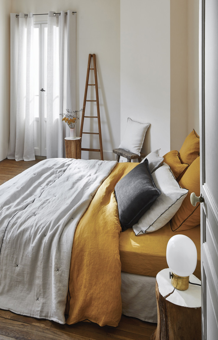 Madura propose divers linge de maison dont les draps Carlina en lin lavé, disponibles en plusieurs coloris.