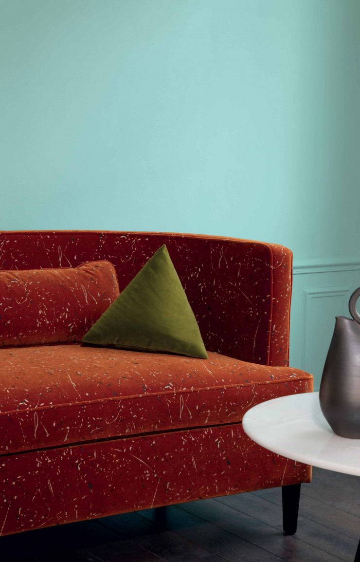 Canapé habillé du tissu Velours Fever de la collection « Manifesto » (Nobilis).