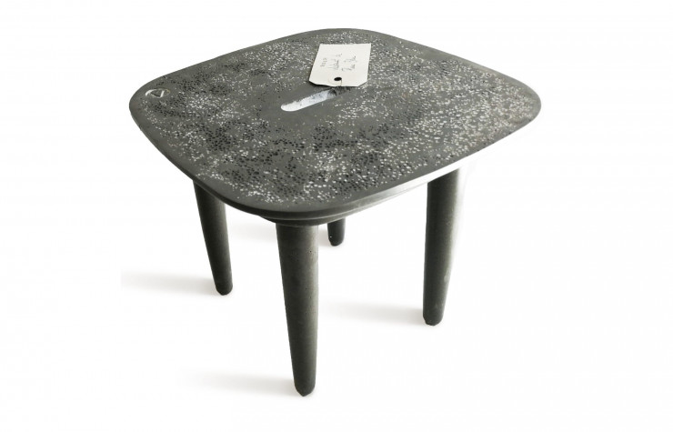 Table Jules réalisée en Wasterials, matériau développé dans le Nord de la France.