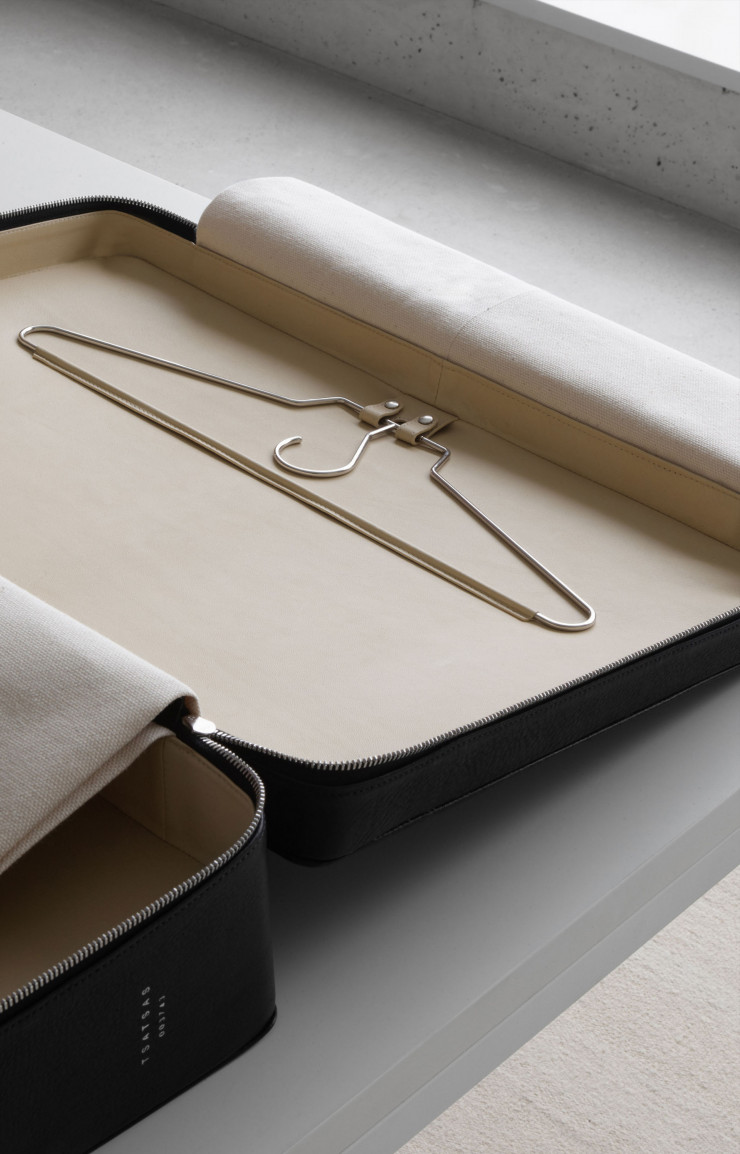 Détails de l’intérieur de la valise SUIT-CASE.