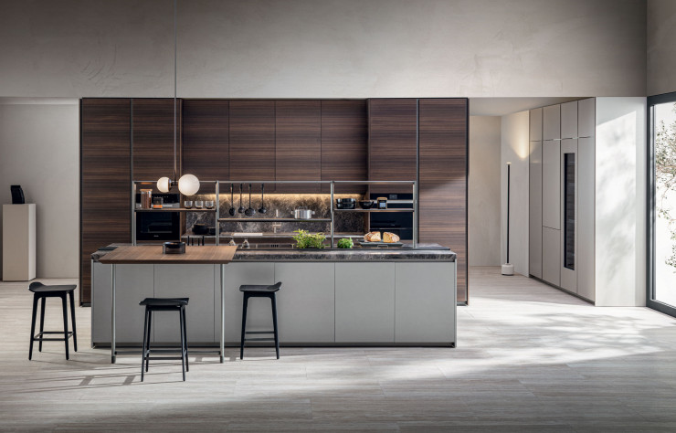« Sistema XY » est un ensemble qui permet d’augmenter sa cuisine Dada de tous les ustensiles, accessoires et éléments (jusqu’à un plateau servant de table) nécessaires à son bon usage.